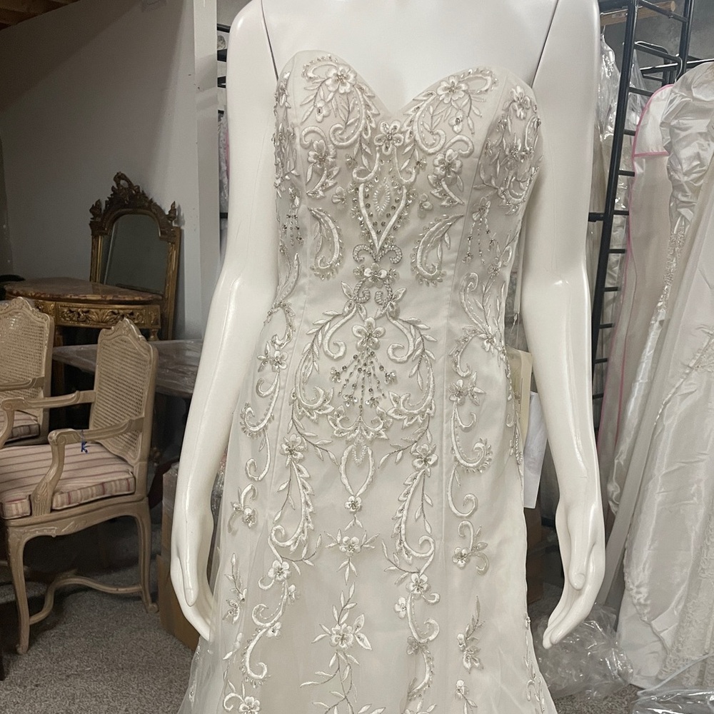 Strapless Wedding Dress - Picture 4 of 8